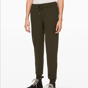 Lululemon On the Fly joggers